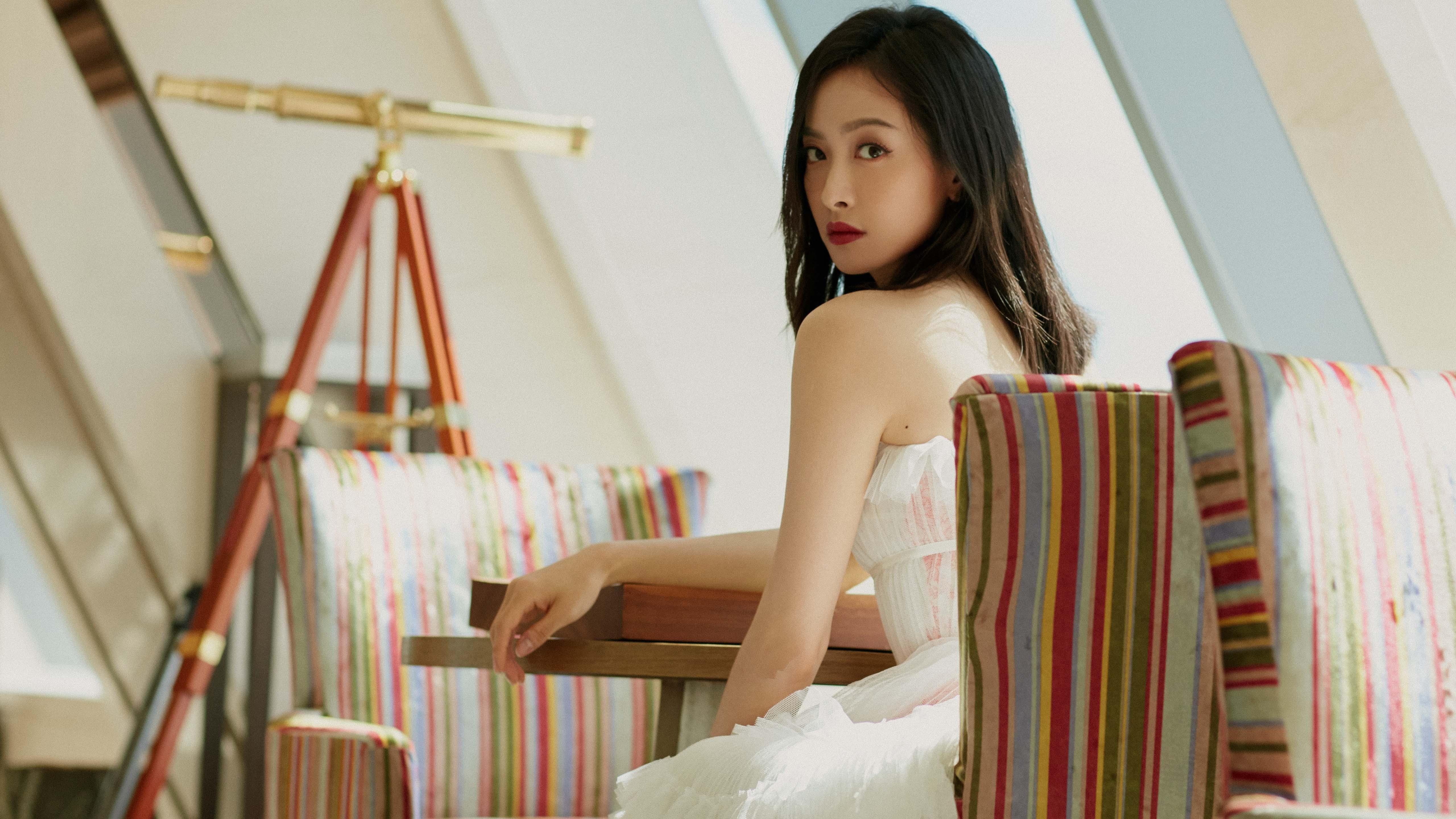 “东安湖体育公园铁人三项:泳池、跑道、赛道挑战极限体力”